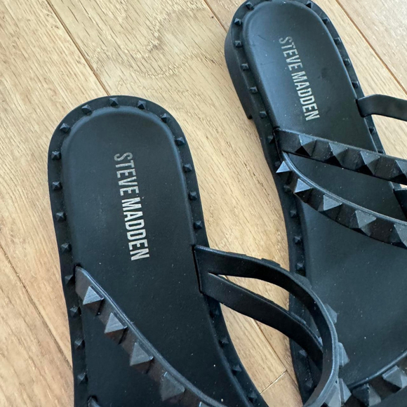 sandals - Picture 2 of 3